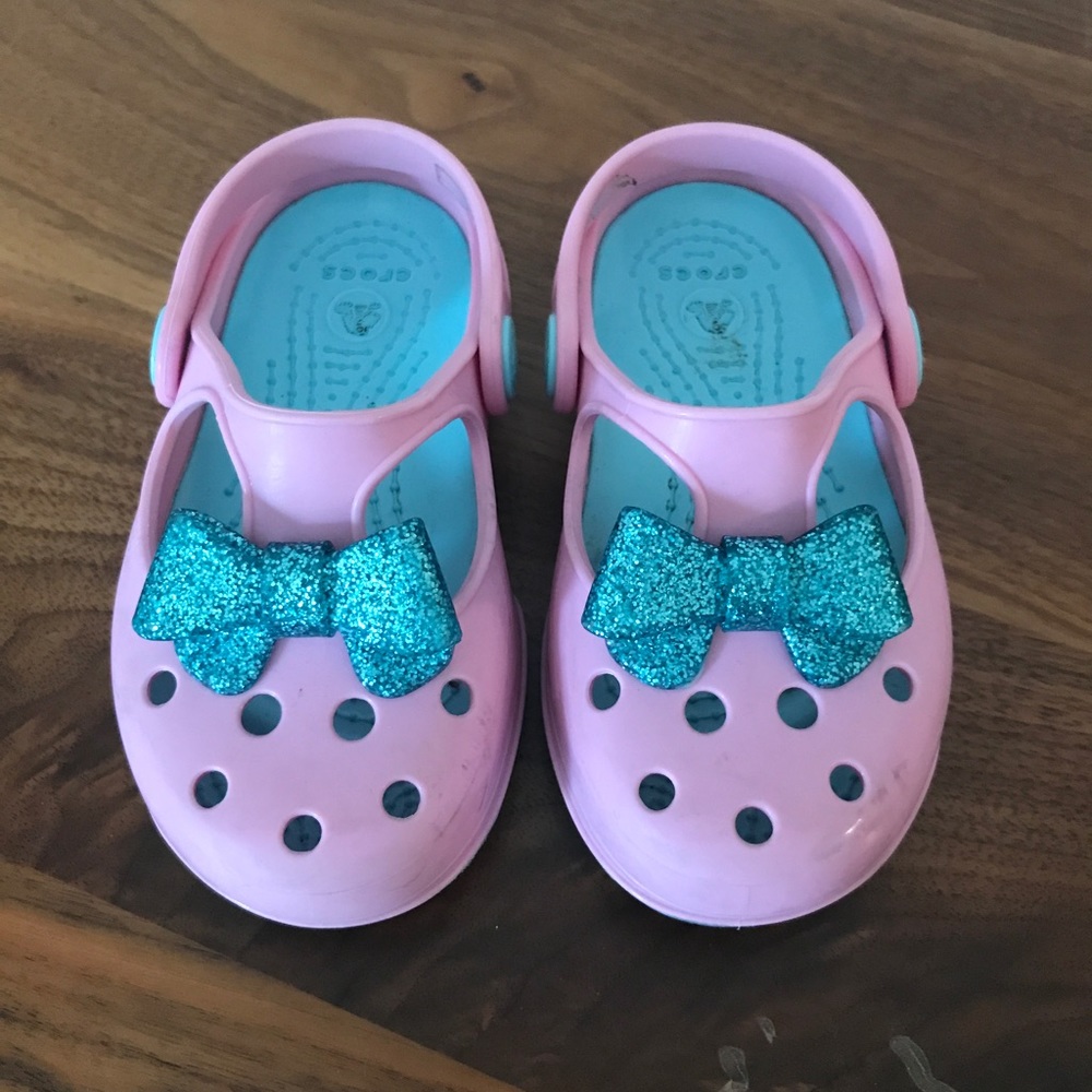 Little girl Crocs with bow